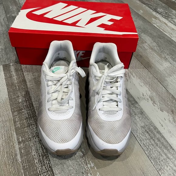 Women's Nike Air Max Invigor Print Atmosphere Grey & Teal Rise AQ4605-001 Size 9 - Picture 3 of 7